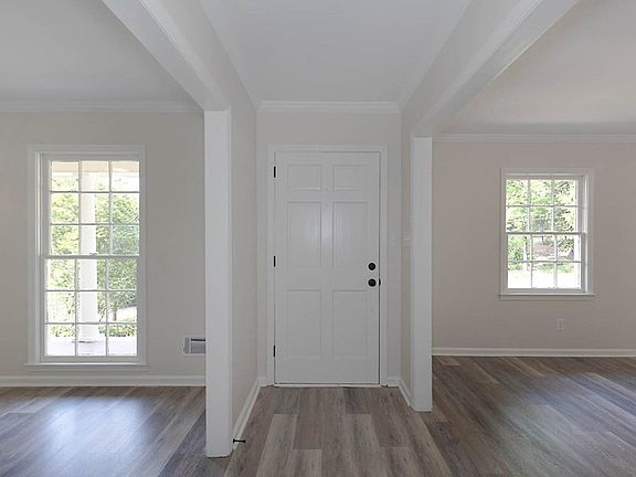 3rd image of 1940 Springdale Dr