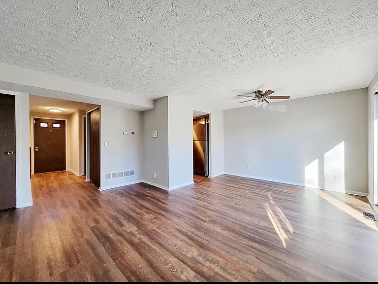 7519 Blackstone Ct — Photo 4