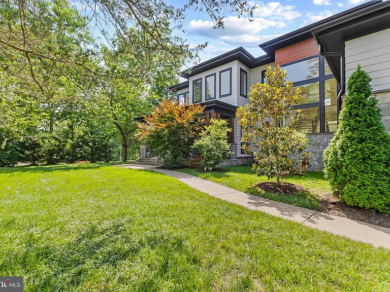 1513 Oakview Dr — Photo 6