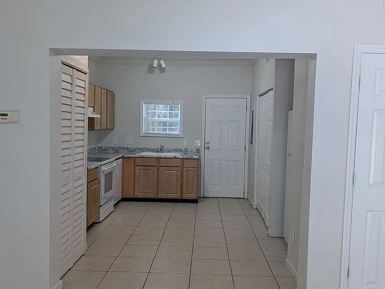 114 Cedar St — Photo 6