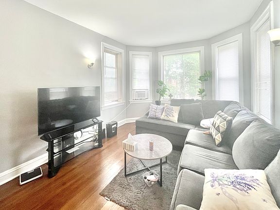 2nd image of 2206 W Rosemont Ave #1