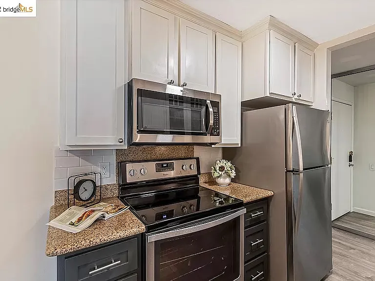 150 Pearl St #223 — Photo 6