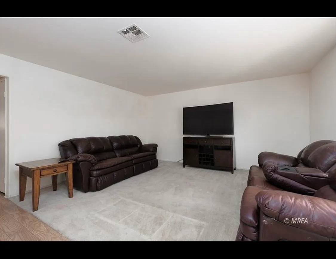 2 bed, 996 sqft, $1,250 — Photo 3