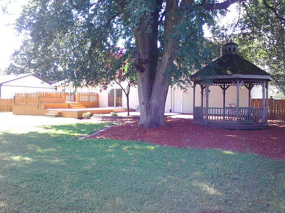 Backyard Pic 4