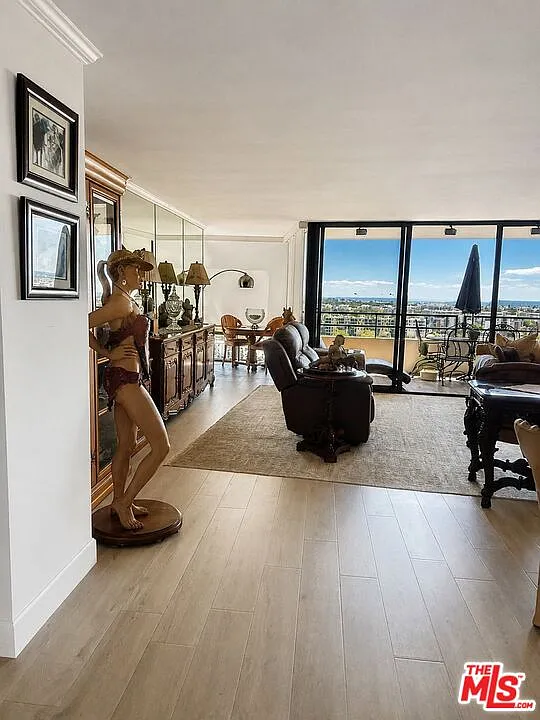 1 bed, 2.0 bath, 1275 sqft, $6,000 — Photo 2