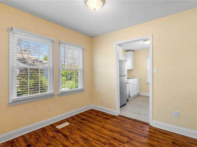 810 Elwell Ave — Photo 11