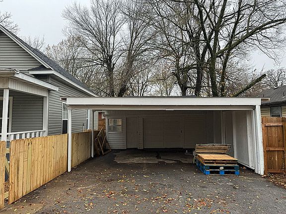 5th image of 1921 N Newton Ave