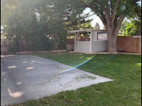 3rd image of 430 E 23rd St