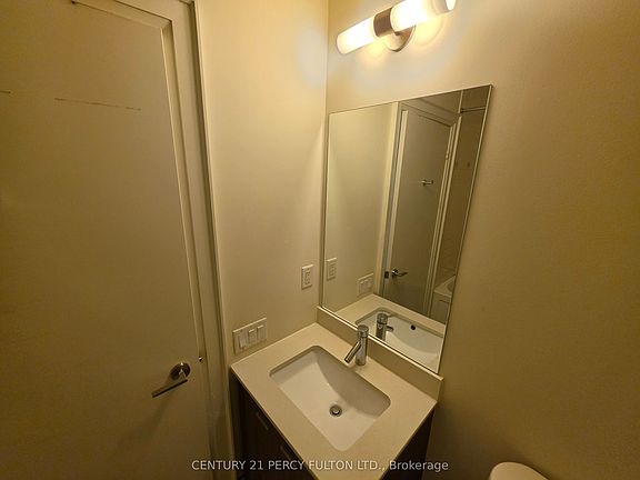 5th image of 30 Roehampton Ave #2402