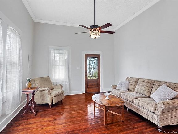 2nd image of 701 Iris St