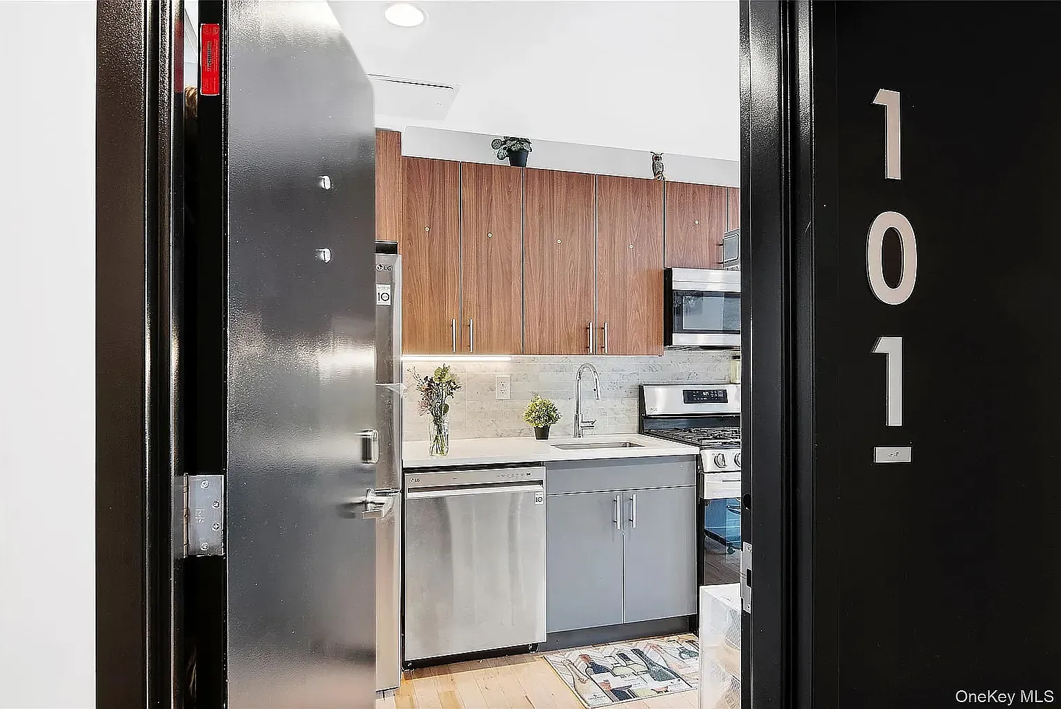 1064 Hancock Street — Photo 2