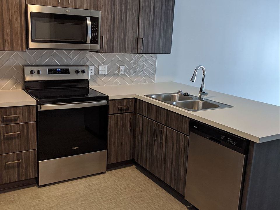 2nd image of 636 1st St NW #Stockbridg