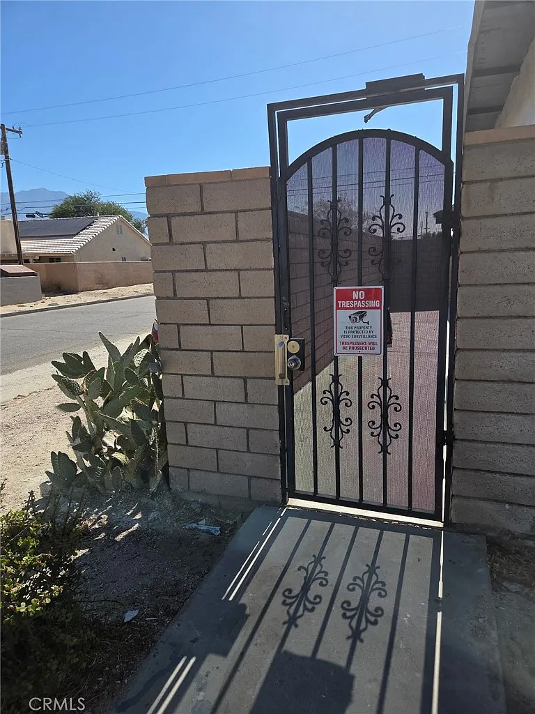 3 bed, 950 sqft, $2,050 — Photo 1