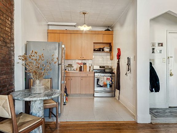 2nd image of 231 Smith St APT 10