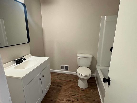 3rd image of 600 W 62nd St