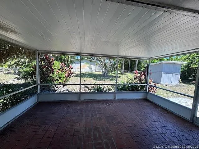 709 SE Alamanda Way — Photo 2