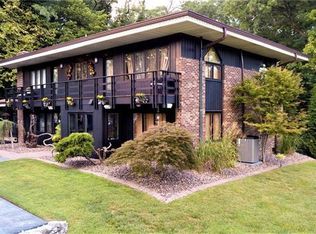 3318 Rosenberg Ln, Godfrey, IL 62035