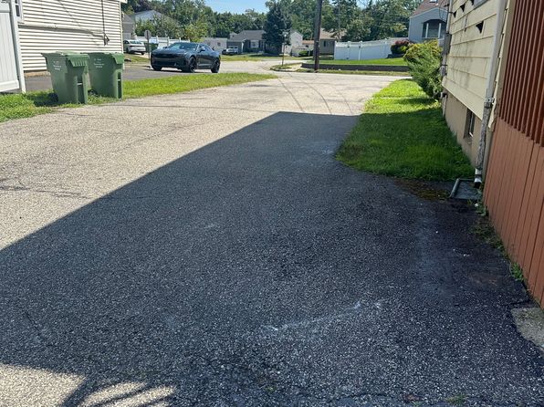 54 Lloyd St APT B
