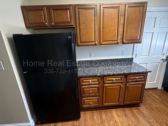4th image of 2680 Grosvenor Pl #4