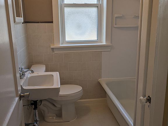 5th image of 3667 Wilmington Ave #2F