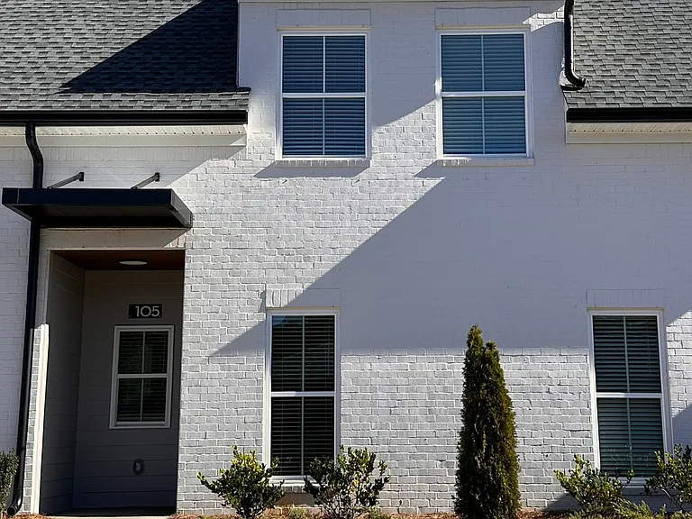 105 Chateau Dr — Photo 1