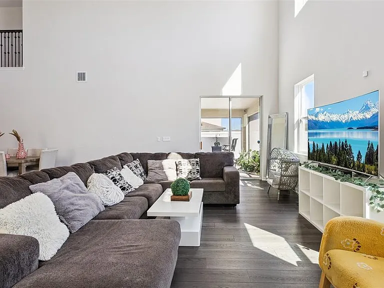 1111 Lone Palm Way — Photo 7
