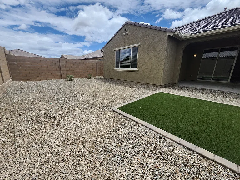 18380 W Sandlewood Dr — Photo 27