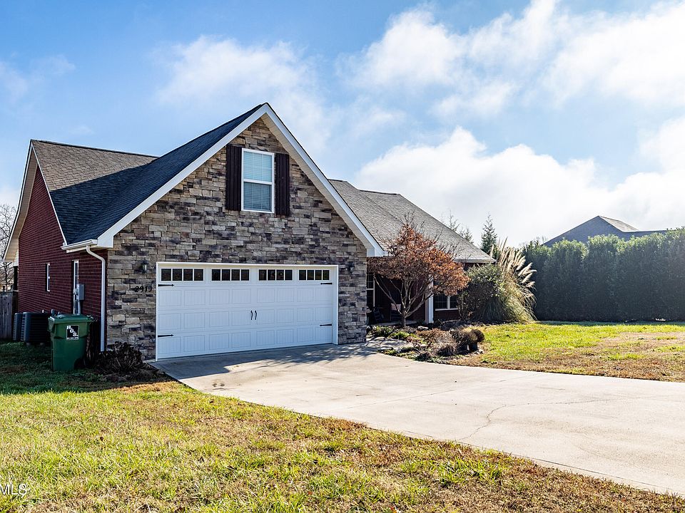 1st image of 2919 Silver Brook Ln