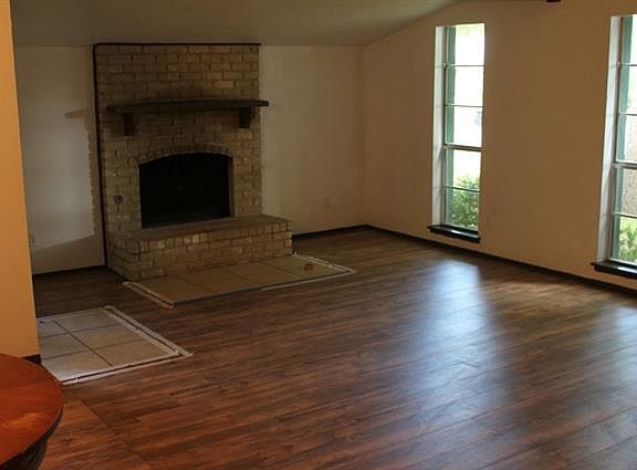 3rd image of 2709 Pinewood Dr