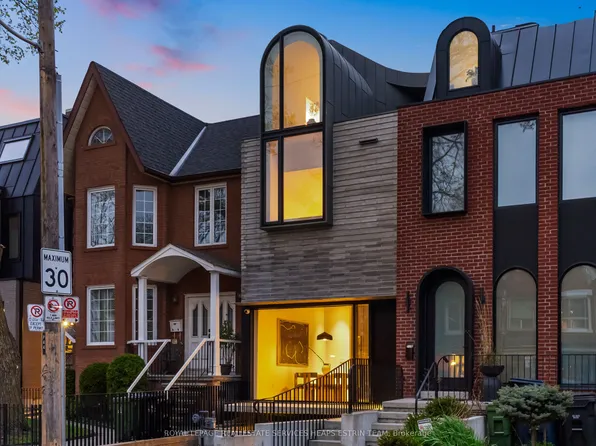 44 Foxley St, Toronto, ON M6J 1R1