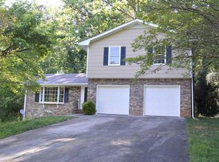 324 Shelton Woods Ct, Stone Mountain, GA 30088