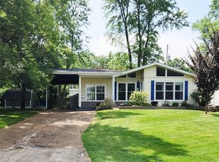 316 Lakeside Dr, Ballwin, MO 63021