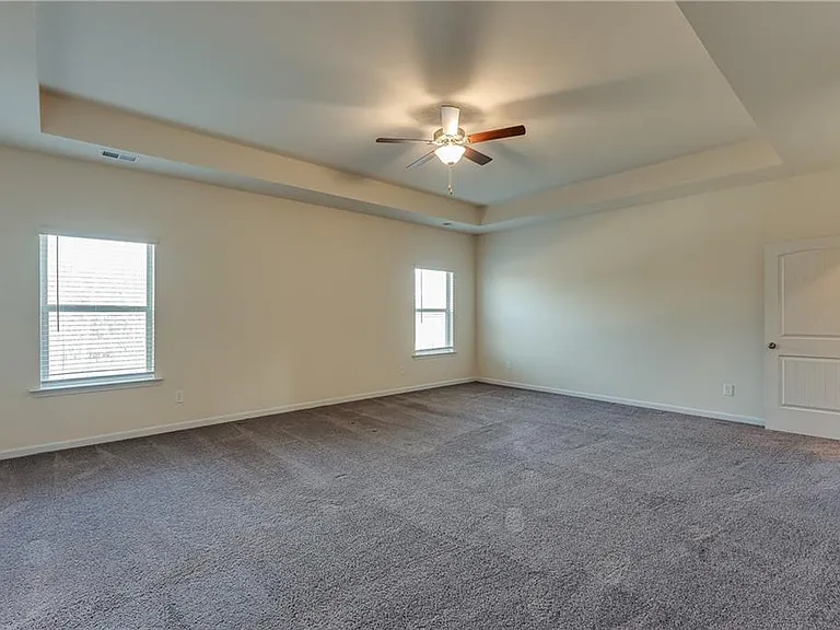 5317 Burrus Ln — Photo 17