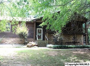 451 4th Ave, Valley Head, AL 35989