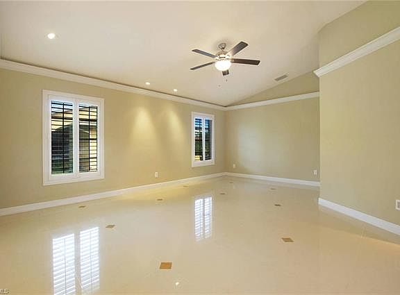 5th image of 626 SE 10th Pl