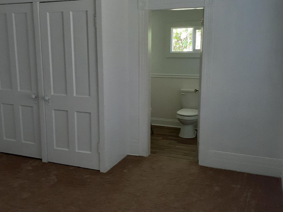 Bedroom/bathroom
