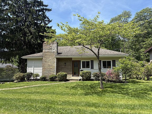 2nd image of 524 Gilmore St