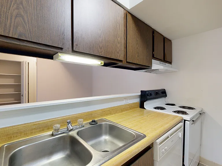 Country Meadow Apartments — Photo 8