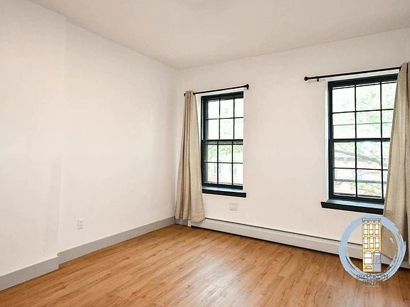 3rd image of 399 Clermont Ave #5