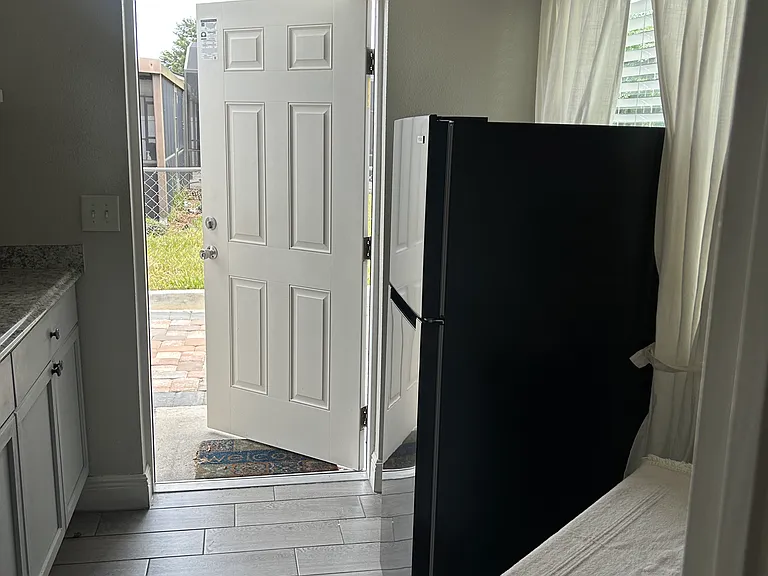 656 Royal Palm Dr — Photo 4