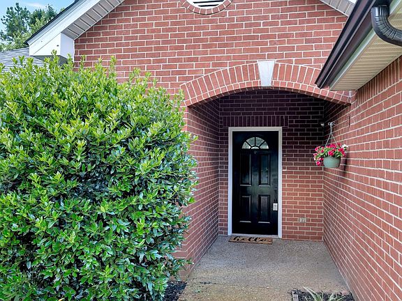 4th image of 2910 Churchill Ln
