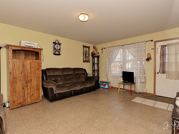 2nd image of 1024 Hillwood Cir