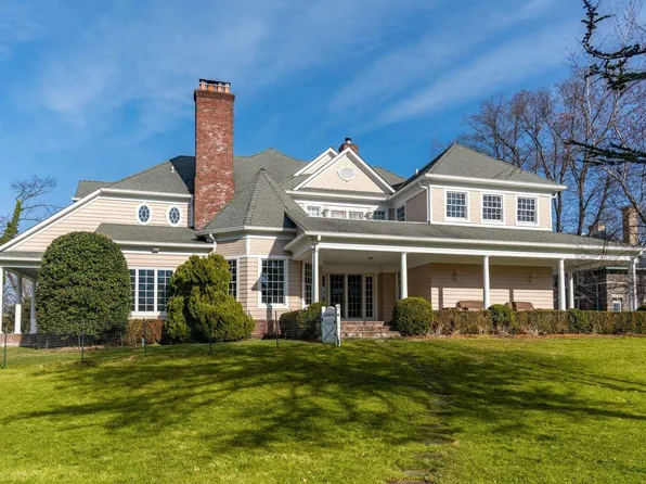 38 Glenwood Road, Roslyn Harbor, NY 11576