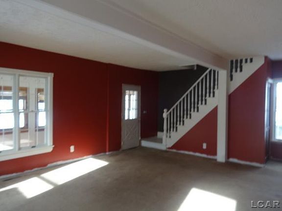 2nd image of 318 N Maiden Ln