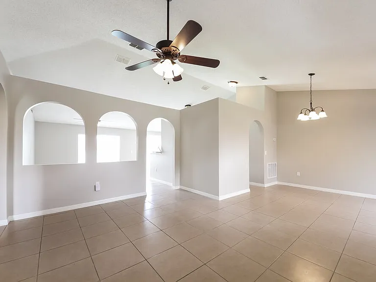 330 Medina Ct — Photo 2