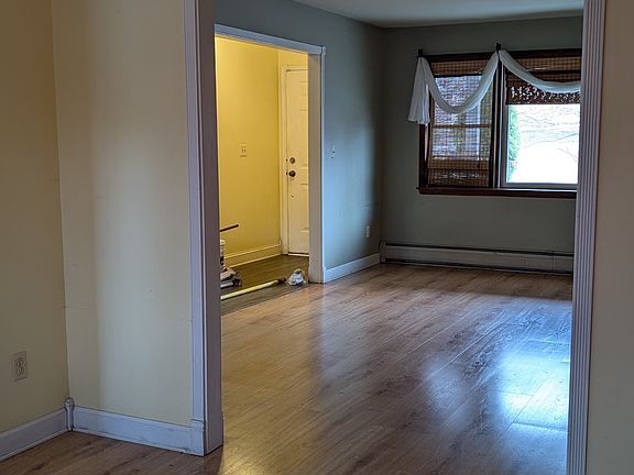 5th image of 57 Waldron Ave