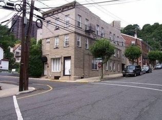 2 Columbia Ter #2, Edgewater, NJ 07020
