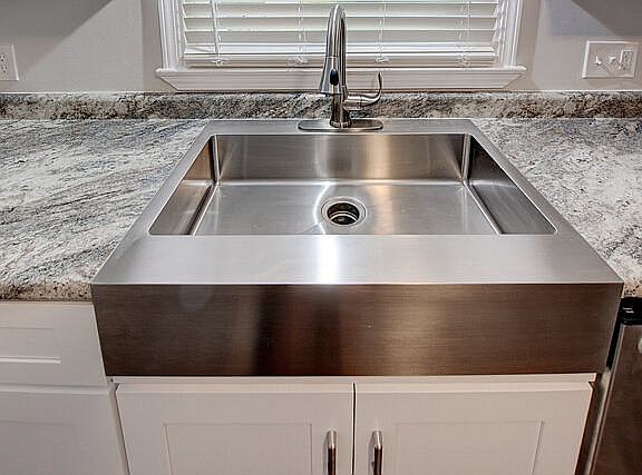 5th image of 301 Gladstone Blvd #303