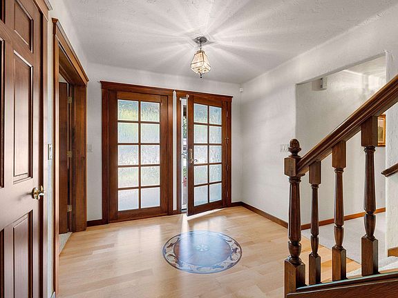 5th image of 255 Traders Point Ln