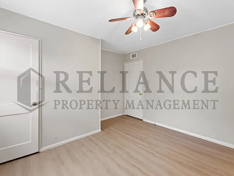 2450 N Prince St — Photo 14